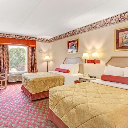 Ramada By Wyndham Murfreesboro Esterno foto